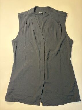 41 Hawthorn Black Sleeveless V-Neck Blouse